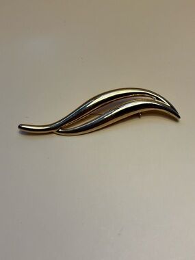 Gold Tone Modern Wave Design Brooch 3.75”